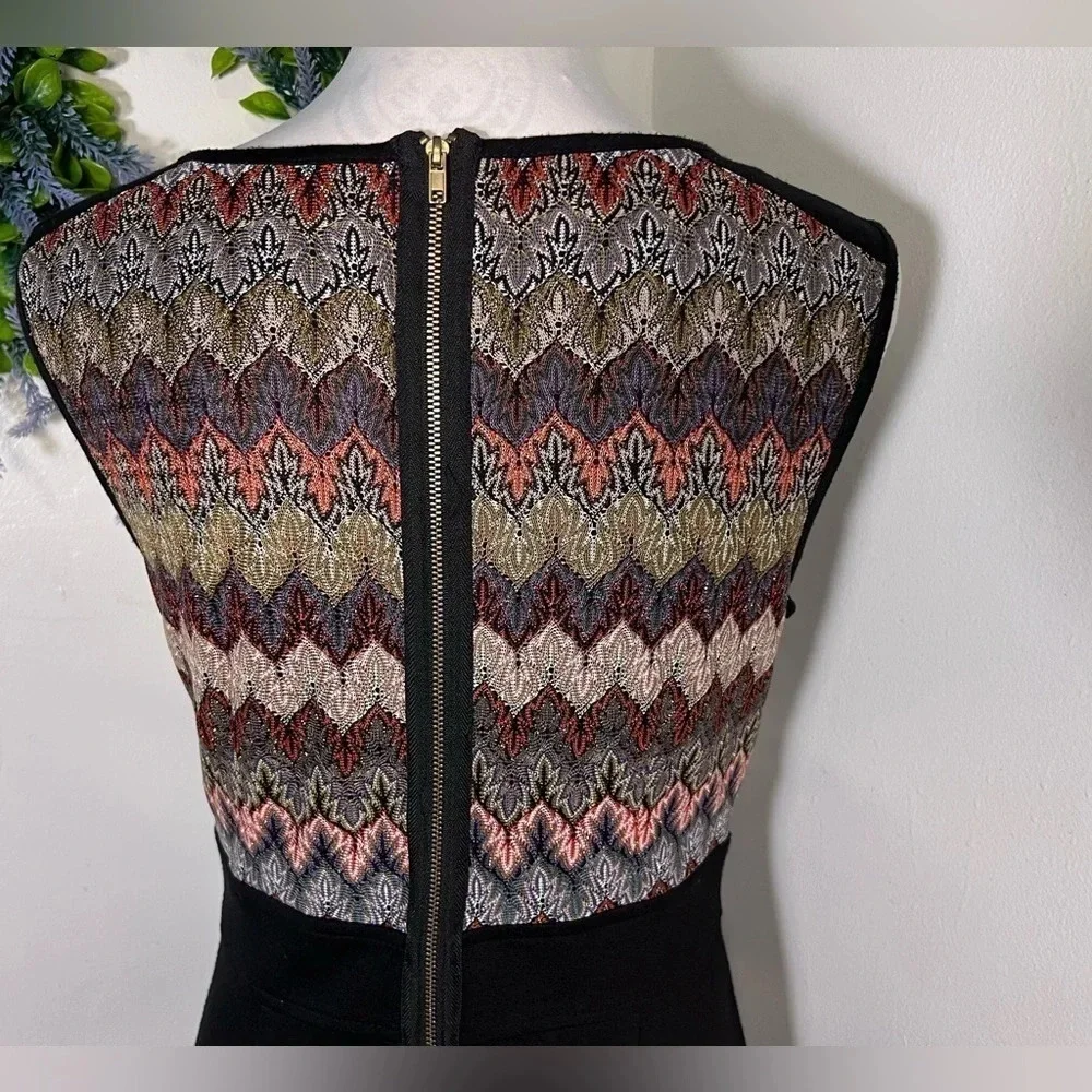 Maggy London, 10, black sleeveless‎ metallic embroidered geometric torso print